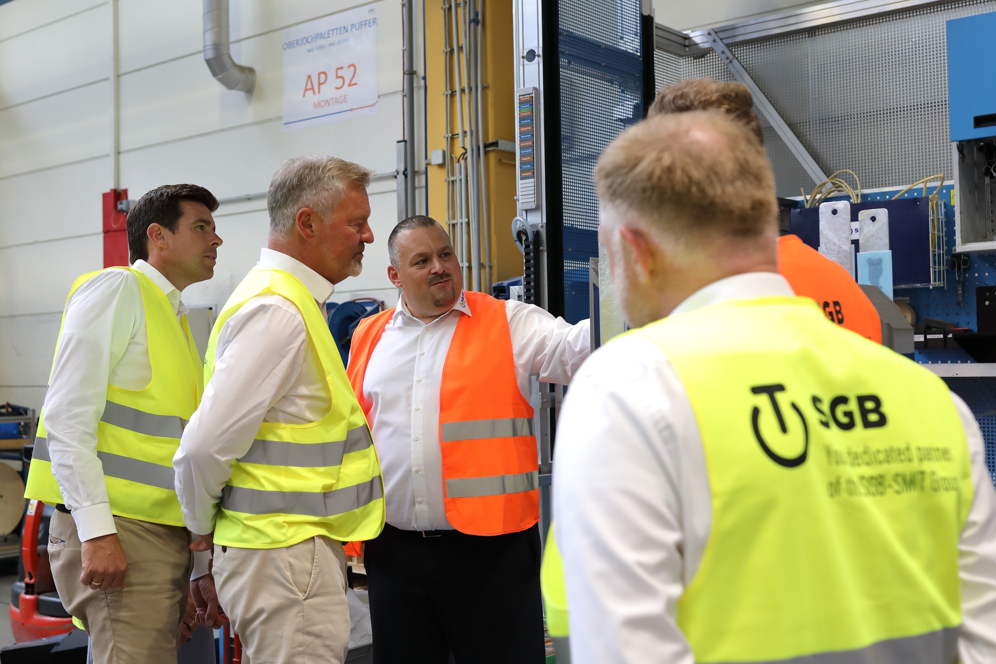 Andreas Fundeis im Dialog bei einem Industriebesuch